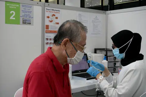 Individu yang layak boleh mendapatkan vaksin Novavax/Nuvaxovid XBB.1.5 secara percuma di mana-mana klinik doktor perubatan umum (GP) yang menyertai dan menawarkan vaksinasi Covid-19.