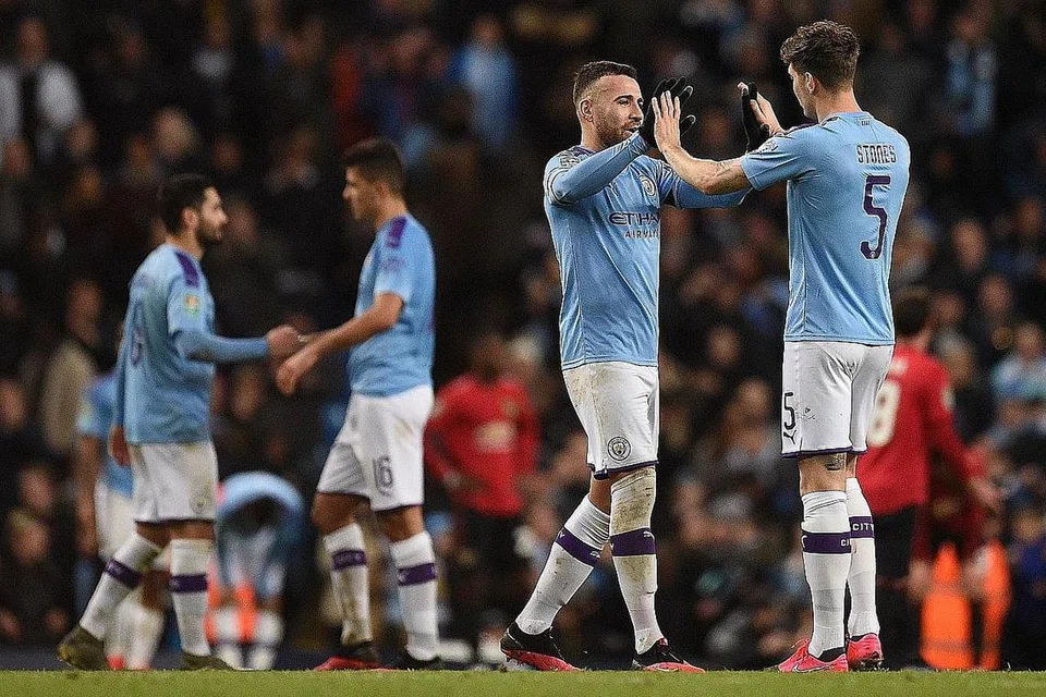 SASAR JUARA LAGI: Pemain Manchester City meraikan kejayaan mereka mara ke perlawanan akhir untuk mempertahankan Piala Liga Carabao selepas perlawanan menentang Manchester United di Stadium Etihad kelmarin. - Foto AFP