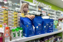 Selain pelitup muka N95, pelitup muka biasa juga mendapat permintaan tinggi. Kebanyakan pelanggan juga membeli ubat batuk dan ubat titis mata sepanjang musim jerebu ini.