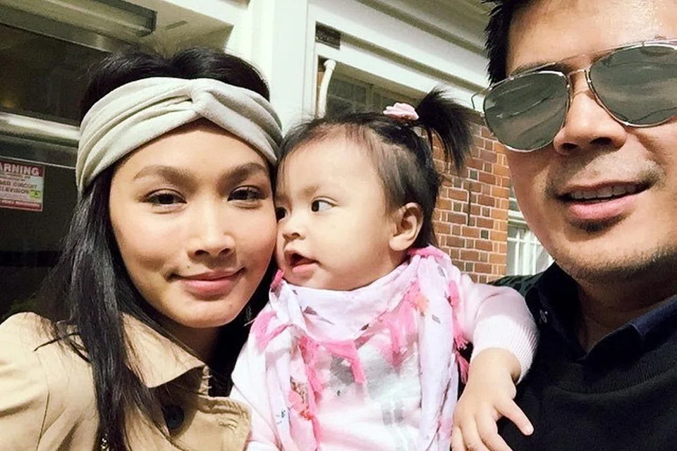 TANGANI RAGAM ANAK: Scha Alyahya dan suaminya, Awal Ashaari, belajar tentang kespontanan jika sesuatu yang tidak dijangka berlaku ketika membawa anak mereka, Lara Alana, melancong ke London tanpa pembantu rumah. - Foto INSTAGRAM SCHA ALYAHYA