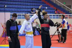 Muhammad Hazim Mohd Yusli menumpaskan warga Laos Chansamone Phomsopha melalui tewas teknik atau 'technical knockout' (TKO).