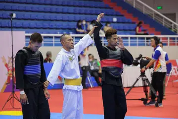 Muhammad Hazim Mohd Yusli menumpaskan warga Laos Chansamone Phomsopha melalui tewas teknik atau 'technical knockout' (TKO).