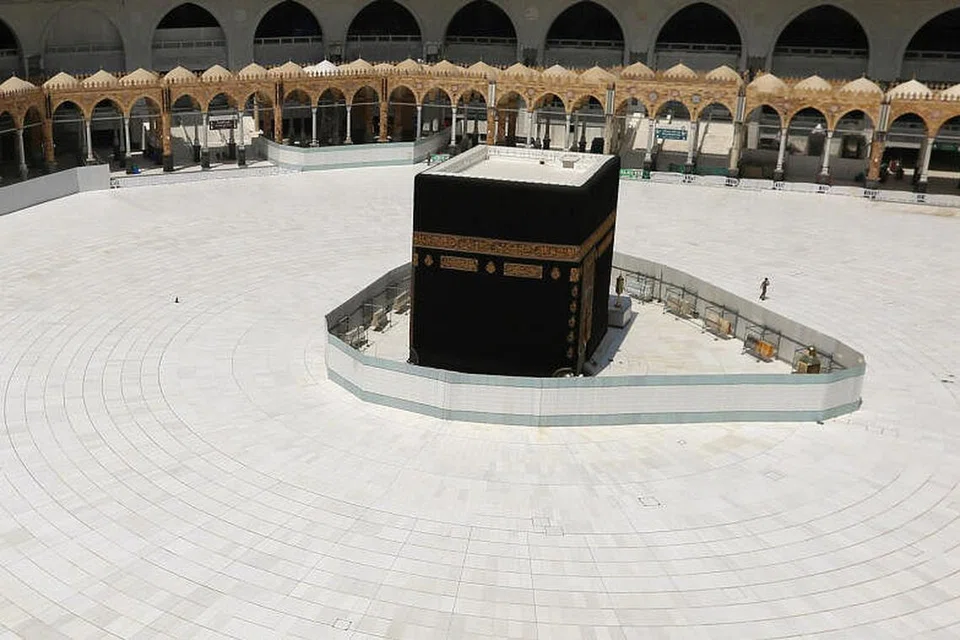 DITUTUP SEBELUM INI: Kawasan tawaf telah ditutup sebelum ini bagi kerja pembersihan untuk mencegah penularan Covid-19.
