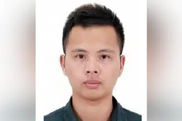 Su Wenqiang, yang diberkas di banglo kelas mewah di Bukit Timah pada 15 Ogos 2023, menghadapi dua pertuduhan pengubahan wang haram.