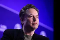Pemegang saham Tesla meminta mahkamah mengarahkan CEO Tesla, Encik Elon Musk (gambar), supaya memulangkan “keuntungan yang menyalahi undang-undang” daripada penjualan saham Tesla. 