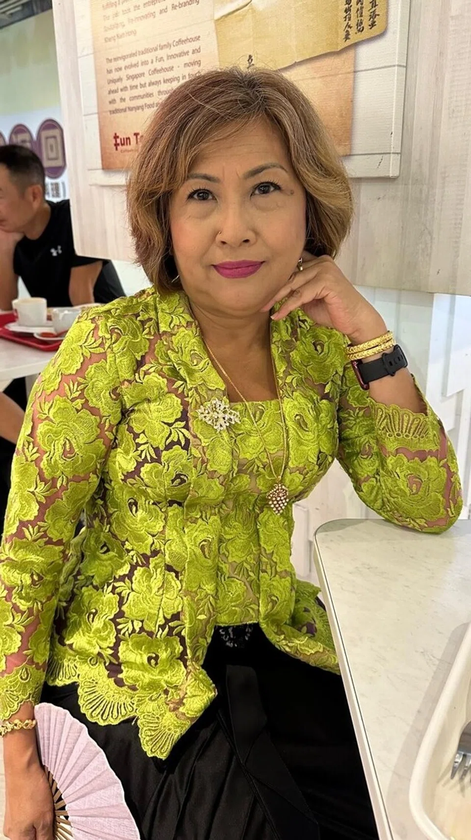 Cik Sufiah Hamzah memilih untuk menempah baju yang dipakai semasa Hari Raya dan majlis keramaian kerana menitikberatkan pilihan kain yang tidak panas dan selesa untuk dipakai.  