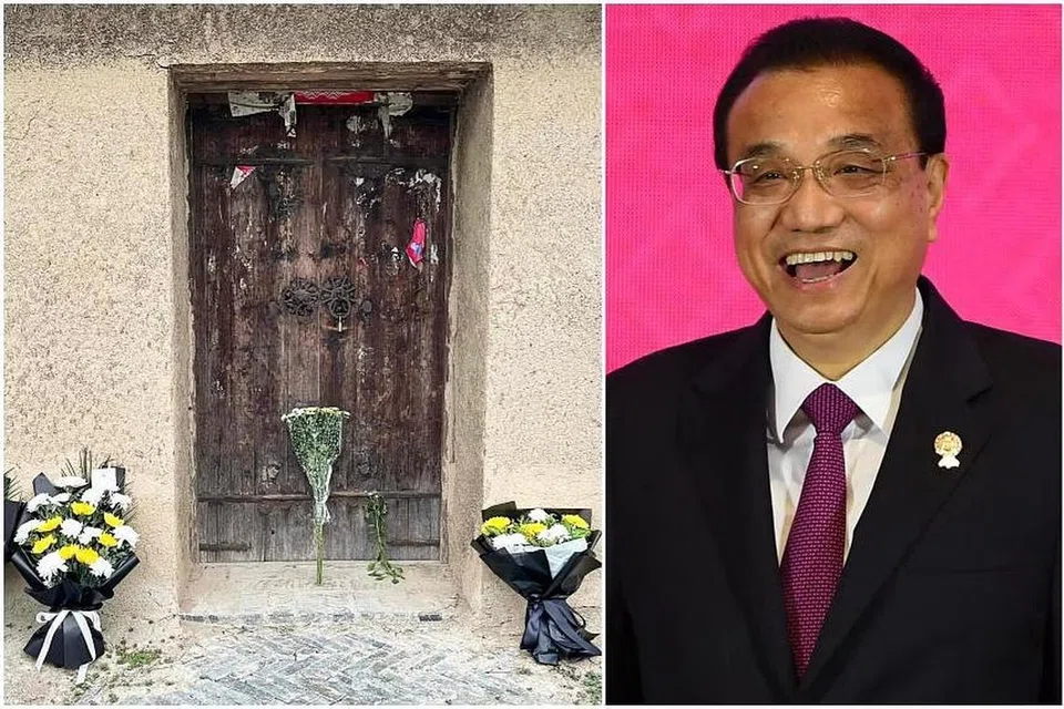 PENGHORMATAN TERAKHIR: Pemergian mantan Perdana Menteri China, Encik Li Keqiang pada Jumaat, meninggalkan kesan buat ramai yang datang untuk meletakkan bunga di luar rumah keluarganya di desa Jiuzi sekitar kawasan Dingyuan.