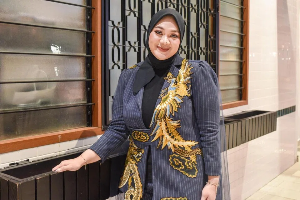 SAMBUTAN LUAR BIASA: Fadhilah Intan tidak menduga ‘Dawai’ mendapat sambutan baik di Malaysia walaupun di Indonesia. 