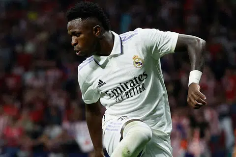 DIPANGGIL MONYET: Vinicius menjadi mangsa perkauman di Sepanyol kerana meraikan golnya dengan tarian khasnya. - Foto REUTERS