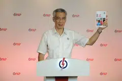 Perdana Menteri Lee Hsien Loong melancarkan manifesto kempen parti dan slogan 'Kehidupan Kita, Pekerjaan Kita, Masa Depan Kita', pada 27 Jun. 