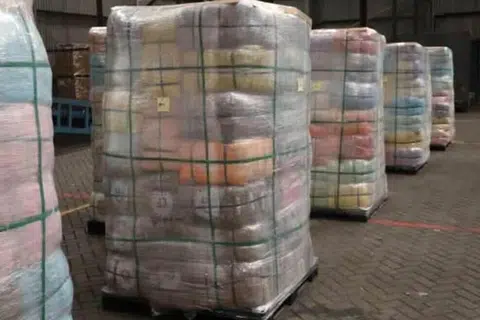 Biro Narkotik Pusat (CNB), jaya menumpaskan sebuah rangkaian dadah transnasional, ganja, bersama pihak berkuasa Britain