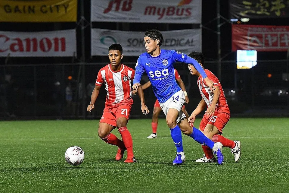 DISAMBUNG SEMULA: Aksi Liga Perdana Singapura (SPL) bakal disambung semula pada 17 Oktober ini, hampir lebih enam bulan selepas ia ditangguhkan disebabkan pandemik Covid-19. - Foto fail