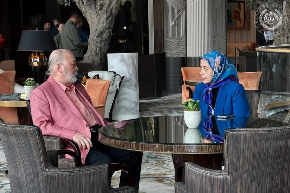 Yang di-Pertuan Agong Malaysia, Sultan Ibrahim, bersama Raja Permaisuri Agong, Raja Zarith Sofiah, dalam gambar terbaru yang dikongsikan di Facebook rasmi Sultan Ibrahim Sultan Iskandar.