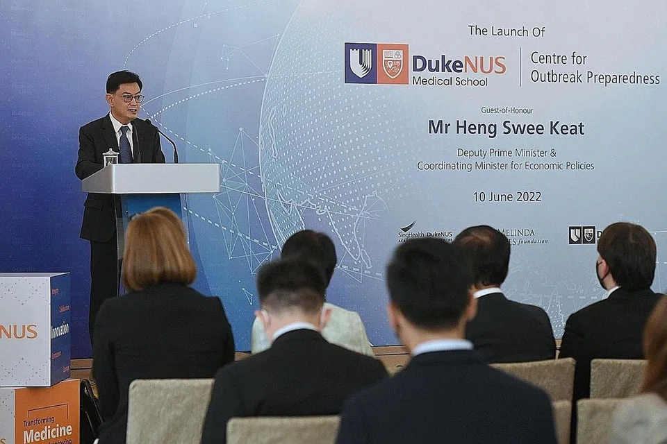 DIRASMI: Timbalan Perdana Menteri, Encik Heng Swee Keat, di perasmian Pusat bagi Kesediaan Penularan di Sekolah Perubatan Duke-Universiti Nasional Singapura (NUS) pada 10 Jun 2022. - Foto BH oleh CHONG JUN LIANG