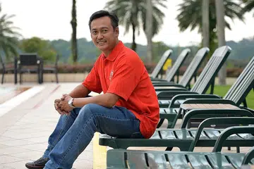 BERBAKTI MENERUSI KESATUAN: Presiden Siseu, Encik Sazali Zainal, yang juga anggota Jawatankuasa Pusat NTUC, mahu terus memperjuangkan hak pekerja dan membantu mereka mengharungi transformasi pekerjaan yang memanfaat teknologi. - Foto BH oleh KELLY HUI