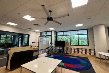 KELENGKAPAN BAHARU: Semua bilik darjah sekolah akan dilengkapi kipas tambahan yang lebih berkuasa dan permukaan bangunan akan dicat dengan cat sejuk, menjelang 2027.