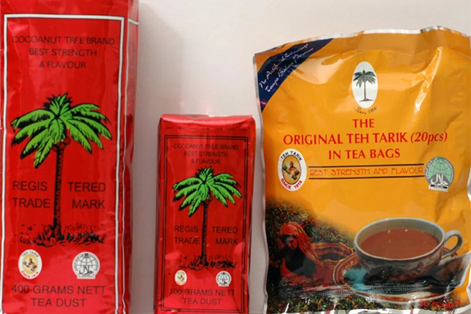 Produk teh Haroon Bin Ali yang telah dijual di sini sejak 1918.