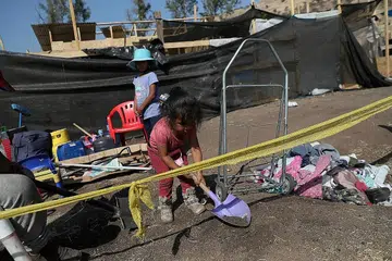 KEMISKINAN MENINGKAT: Di negara membangun, unjuran menunjukkan peningkatan kemiskinan dalam kalangan kanak-kanak sebanyak 15 peratus, kata Unicef. - Foto REUTERS