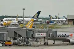 PERKUKUH KEUPAYAAN: Langkah menyambung semula pembinaan projek Terminal 5 yang sudah tertunda dua tahun, mengisyaratkan keyakinan Singapura terhadap pertumbuhan industri itu di samping permintaan yang akan bertambah cergas dalam beberapa tahun mendatang. - Foto fail