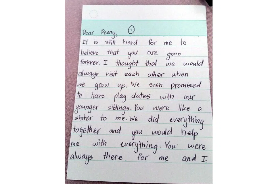 MENGUBAT RINDU: Untuk mengubat rindu terhadap kawannya yang telah tiada, Hanis Umairah Mohd Ramlan sering menulis surat kepada Peony Wee Ying Ping. 