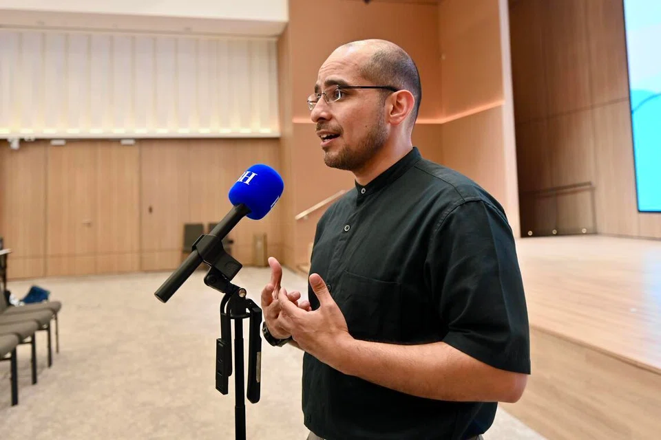 Setiausaha Parlimen Kanan (Pendidikan merangkap Pembangunan Negara), Dr Syed Harun Alhabsyi, semasa majlis penutup Kem Wartawan Muda Gen G, menekankan kepentingan kecelikan media serta keupayaan golongan muda untuk menilai berita.