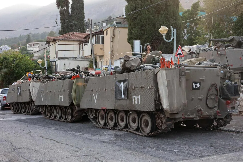 BERHATI-HATI: Askar Israel meronda kawasan berhampiran sempadan utara dengan Lebanon pada 23 Oktober 2023.