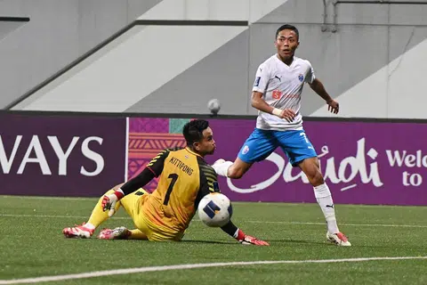 Penyerang Lion City Sailors, Shawal Anuar, bukan sahaja disenaraikan dalam kesebelasan terbaik SPL, malah beliau turut memenangi anugerah Jaringan Terbaik SPL untuk musim 2024-25.