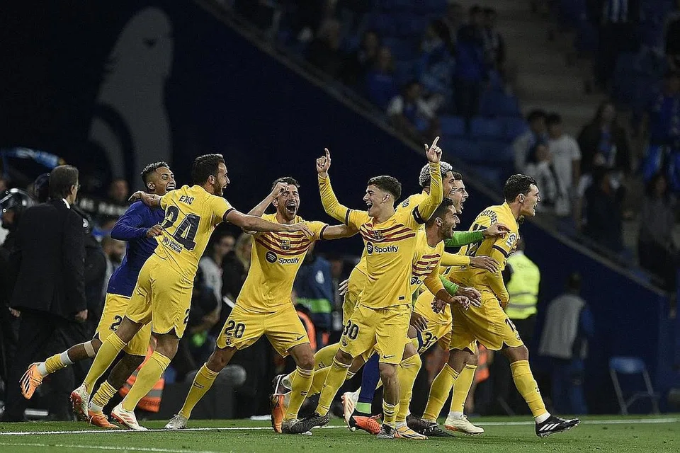 JUARA TAPI DIBEBANI TANDA TANYA: Barcelona meraih kejuaraan La Liga pertama mereka sejak 2019 pada Ahad dengan kemenangan semasa pertemuan dengan Espanyol baru-baru ini. - Foto-foto AFP 