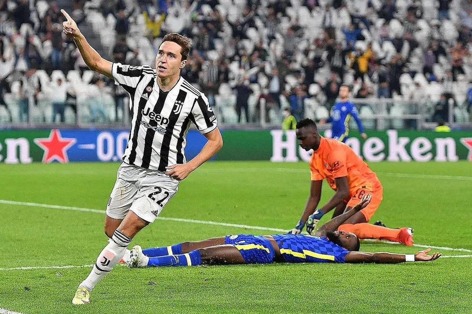 WIRA JUGA: Penyerang Juventus, Federico Chiesa (kiri), meraikan golnya semasa kemenangan ke atas Chelsea. 