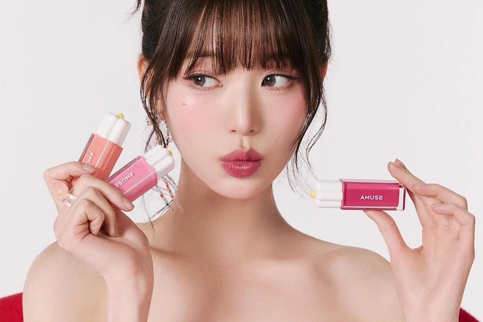 Amuse Dew Tint presenta a Jang Won-Young.