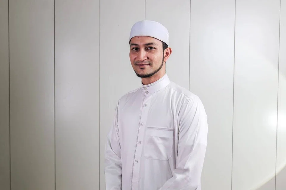 Ketua Jabatan Dakwah, Masjid Alkaff Kampung Melayu, Ustaz Sheikh Umar Abdul Aziz.