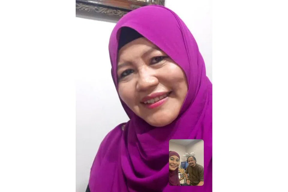 SENDIRIAN: Pelakon Azman Shariff (gambar sisipan, dilihat bersama hos The BM Show, Hanim Mohd Saleh), berkongsi pengalaman hidup terpisah daripada isterinya, Mahynis Mahfudz (atas), sejak setahun lalu gara-gara penutupan sempadan antara Johor dan Singapura dalam rancangan The BM Show. - Foto BM oleh NUR HUMAIRA SAJAT