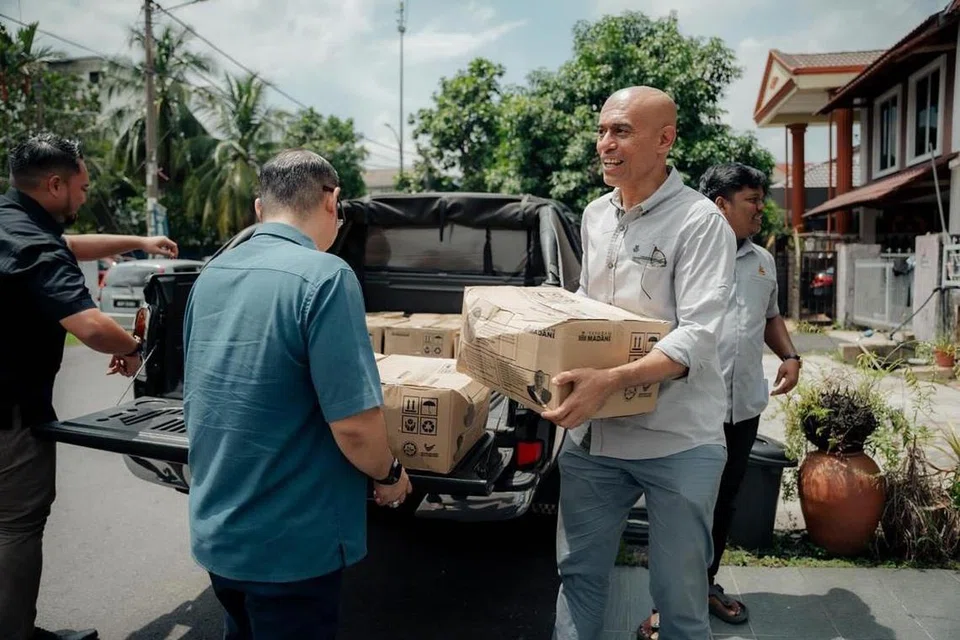 Altimet atau nama sebenarnya Syed Ahmad Abdul Rahman giat menyalurkan bantuan dan sumbangan untuk penduduk di kawasannya di Lembah Jaya, Ampang, Selangor. 