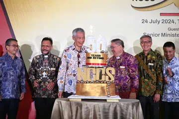Dari kiri, Encik Edwin Tong, Menteri Kebudayaan, Masyarakat dan Belia merangkap Menteri Kedua Undang-undang; Ketua Biskop, Dr Titus Chung; Menteri Kanan, Encik Lee Hsien Loong; Biskop Lu Guan Hoe; Dr Christopher Chia; dan Encik Desmond Lee, Menteri Pembangunan Negara; dalam sambutan ulang tahun ke-50 Majlis Kebangsaan Gereja Singapura.