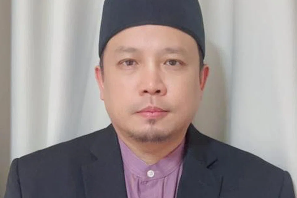 SOKONG PRODUK TEMPATAN: Pengarah Urusan HTMAS International Pte Ltd merangkap Pengasas MabrookSG, Encik Muhammad Khairul Jameel Yahya, menyeru masyarakat Islam di sini menyokong produk-produk halal setempat. 