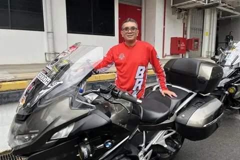 Pengasas BMW Riding Kakis, Encik Mohamed Tajudin Samat, 60 tahun, adalah salah seorang daripada 100 sukarelawan penunggang motosikal yang terlibat dalam pengagihan pakej bagi inisiatif ‘Charity on Wheels’ yang diadakan pada 11 Ogos. 