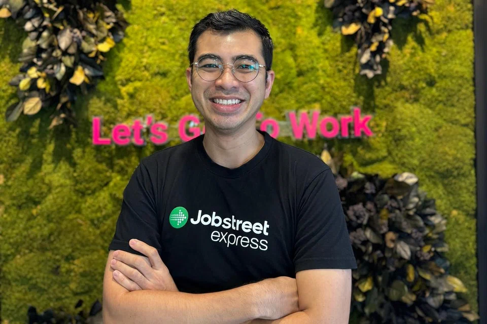 Pengurus besar, Jobstreet Express Singapura, Encik Juairi Jaafar, percaya bahawa fleksibiliti, menambah baik keadaan kerja dan menawarkan laluan kerjaya dalam pekerjaan separuh mahir akan membantu dalam mengekalkan kakitangan. 