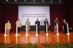 RAI ULANG TAHUN: (Dari kiri) Penyelaras Jagaan Rumah Penjagaan St Margaret’s, Cik Ms Eleanor Wong; Pengurus Care Corner, Encik John Teen; Presiden NCSS, Cik Anita Fam;  Encik Masagos Zulkifli Masagos Mohamad; Ketua Pegawai Eksekutif NCSS, Cik Tan Li San; Pengarah NCSS dan Institut Perkhidmatan Sosial (SSI), Encik Lee Wee Chee; dan Eksekutif Kanan Perkhidmatan Program dan Pembelajaran SSI, Cik Rahayu Mokti, di sambutan  ulang tahun ke-20 SSI di Auditorium HDB pada Sabtu.
