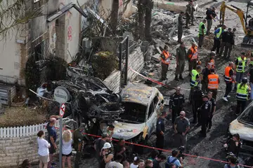 Roket yang diluncurkan Hezbollah melanda daerah Kiryat Bialik, bandar terbesar Israel di utara Haifa, menyebabkan sebuah bangunan dan beberapa kereta terbakar.