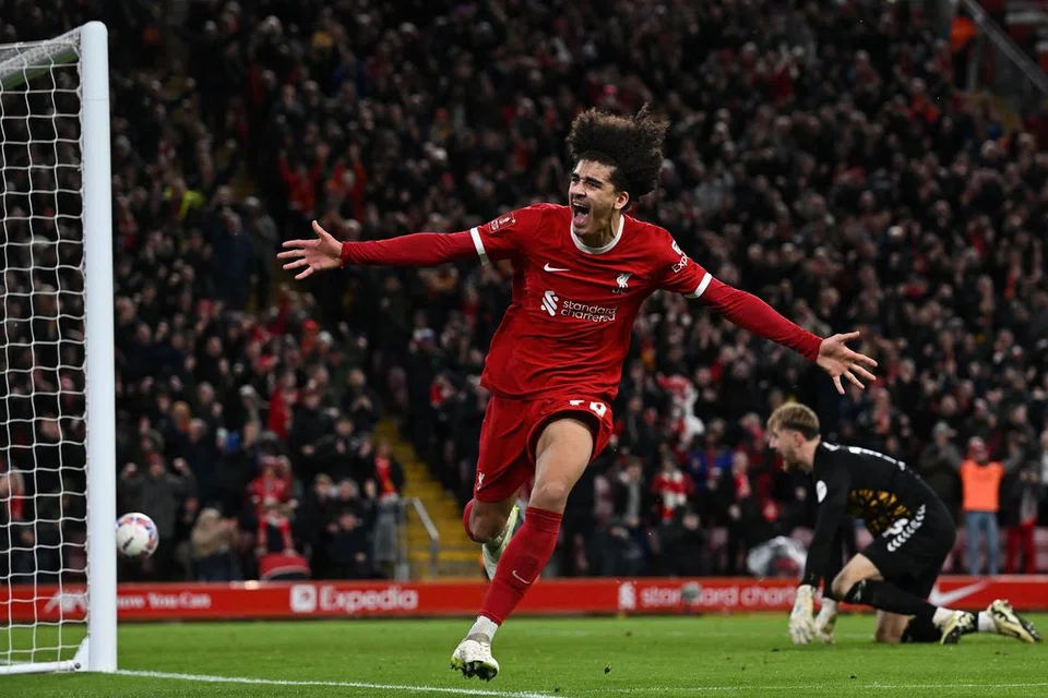 Penyerang muda Liverpool, Jayden Danns, meraikan gol ketiga Liverpool dalam kemenangan 3-0 mereka atas Southampton. Dengan pemain utama hadapi masalah kecederaan, pemain-pemain muda bangkit  bantu Liverpool kekal menang.