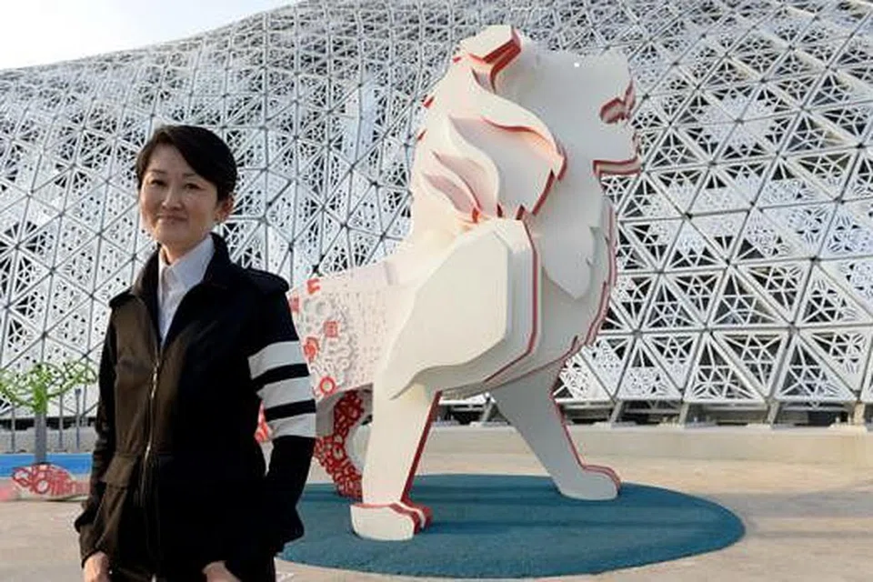 MASA DEPAN SINGAPURA: Pengarah kreatif pameran 'The Future of Us', Encik Gene Tan, berkata pihaknya mahu mengadakan satu pameran yang menampilkan sudut pandangan rakyat Singapura mengenai masa depan negara ini. - Foto-foto TUKIMAN WARJI