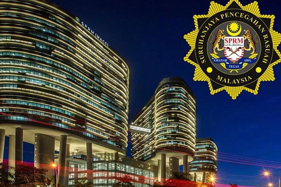 SIASAT KES RASUAH: Suruhanjaya Pencegahan Rasuah Malaysia (SPRM) terus menyiasat kes rasuah melibatkan individu biasa mahupun berprofil tinggi.