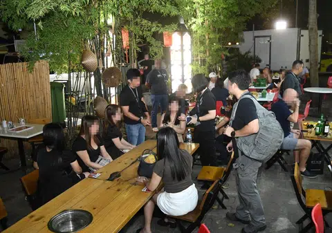 Seramai 33 wanita dipercayai warga Vietnam berusia antara 21 dengan 54 tahun ditahan atas kesalahan menawarkan khidmat seksual di tempat bukan pusat hiburan awam dan bekerja tanpa pas kerja yang sah.