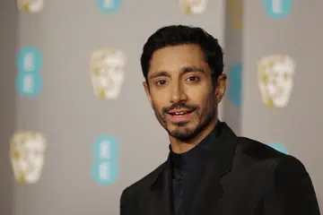 DAPAT PENCALONAN: Aktor asal Pakistan, Riz Ahmed (atas), menjadi individu Muslim pertama dicalon menerusi lakonannya dalam 'Sound Of Metal'; mendiang Chadwick Boseman menerusi filem 'Ma Rainey's Black Bottom'; dan pengarah Chloe Zhao (dilihat bersama pelakon Frances McDormand) yang merupakan pengarah bukan kulit putih pertama dicalonkan bagi Pengarah Terbaik dalam sejarah Oscar. - Foto REUTERS, AFP & SEARCHLIGHT PICTURES