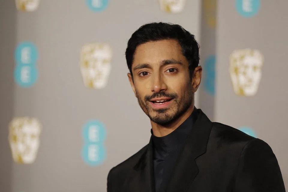 DAPAT PENCALONAN: Aktor asal Pakistan, Riz Ahmed (atas), menjadi individu Muslim pertama dicalon menerusi lakonannya dalam 'Sound Of Metal'; mendiang Chadwick Boseman menerusi filem 'Ma Rainey's Black Bottom'; dan pengarah Chloe Zhao (dilihat bersama pelakon Frances McDormand) yang merupakan pengarah bukan kulit putih pertama dicalonkan bagi Pengarah Terbaik dalam sejarah Oscar. - Foto REUTERS, AFP & SEARCHLIGHT PICTURES