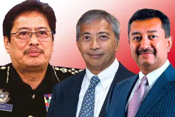 (Dari kiri) Ketua Pesuruhjaya Suruhanjaya Pencegahan Rasuah Malaysia (SPRM), Tan Sri Azam Baki; Encik Mirzan Mahathir dan Tan Sri Mokhzani Mahathir.