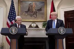 PERTEMUAN SULUNG: Encik Donald Trump (kanan) dan Encik Mahmoud Abbas dalam satu sidang akhbar bersama di Rumah Putih kelmarin, dalam mesyuarat pertama mereka. - Foto AFP