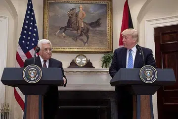 PERTEMUAN SULUNG: Encik Donald Trump (kanan) dan Encik Mahmoud Abbas dalam satu sidang akhbar bersama di Rumah Putih kelmarin, dalam mesyuarat pertama mereka. - Foto AFP