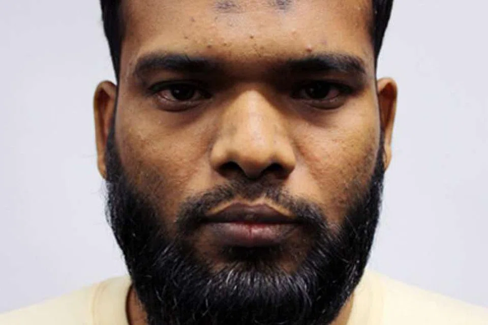 Zzaman Daulat (atas) dijatuhi hukuman penjara dua tahun, manakala Mamun Leakot Ali dijel dua setengah tahun, 