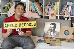Melalui saluran YouTube peribadinya, ‘Ameer 78 Records’, Muhammad Amir Syazli Samsul Kamar, berkongsi tentang koleksi piring hitam yang merangkumi pelbagai genre seperti muzik klasik, jaz dan rok.
